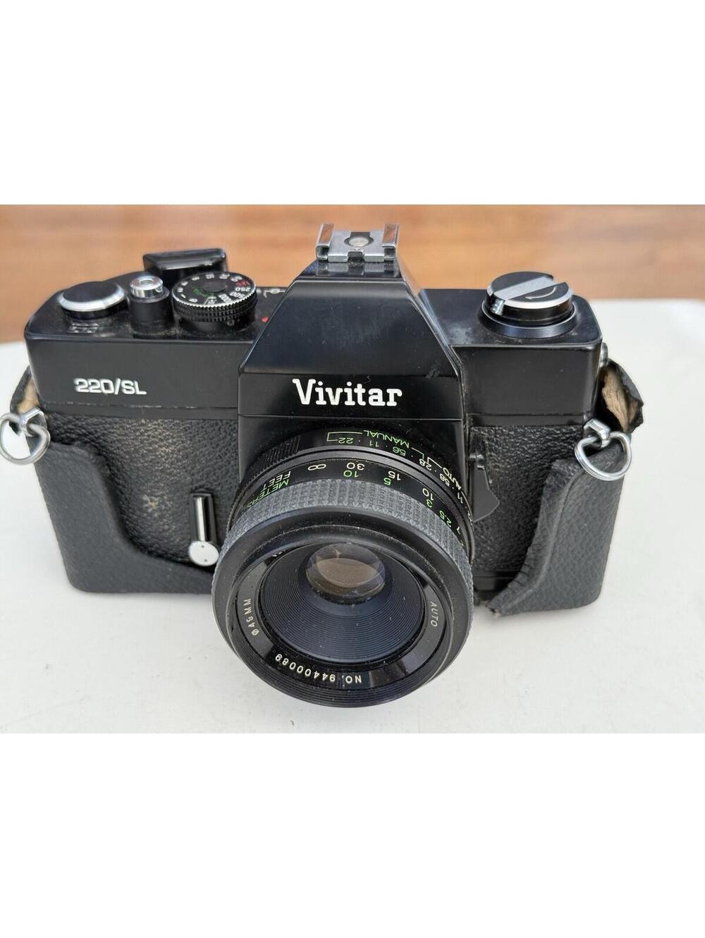 Vivitar 220 SL 35 mm Camera Made In Japan  ( Untested) Looks Good